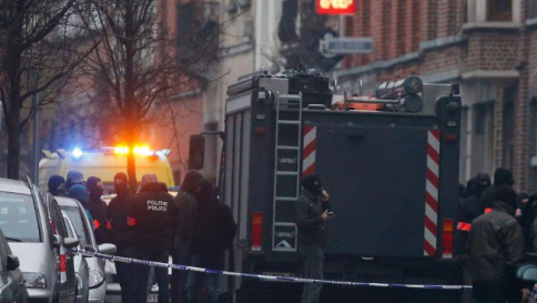 Parigi, nuovo mandato d'arresto contro Salah: "In Francia entro 3 mesi"