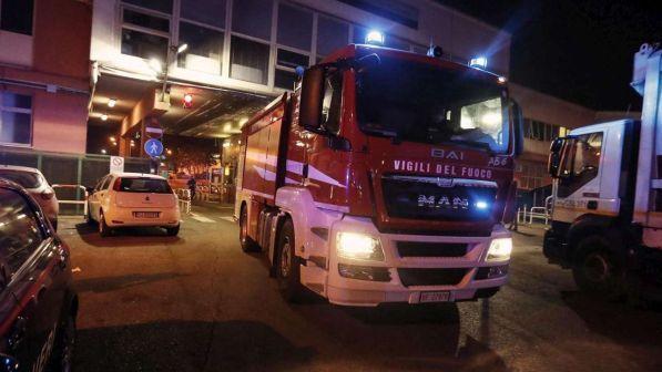 Roma, appiccato il fuoco ad altri due cassonetti dei rifiuti | Raggi: "Ordinanza? Mi sento truffata da Zingaretti"