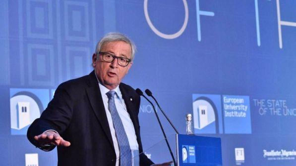 Migranti, Juncker: Italia e Grecia eroiche, più sforzi dall'Ue