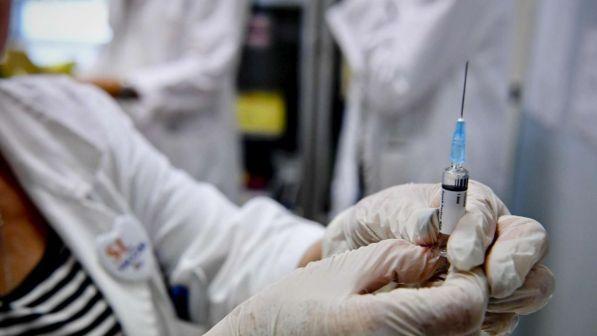 Vaccini, oltre 500mila studenti a rischio multe o espulsioni