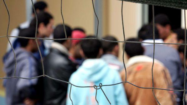 Taranto, il prete contro i migranti vince la gara per un centro di accoglienza