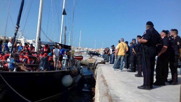 Migranti, confiscato il veliero Alex dell'Ong Mediterranea