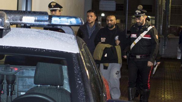 Ostia, Spada resta in carcere e al gip dice: "Quel giornalista mi ha provocato"