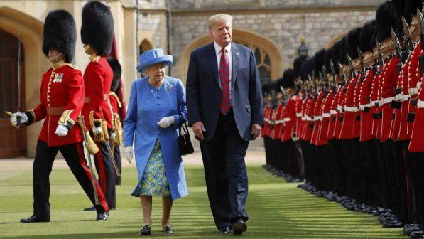 Londra, Trump a colloquio con la regina Elisabetta per un'ora