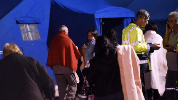 Terremoto in Centro Italia: almeno 159 morti, si scava ancora | Prima notte in tenda per migliaia di sfollati