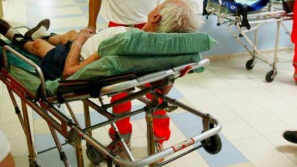 Livorno, 91enne lasciato 26 ore su una barella del pronto soccorso