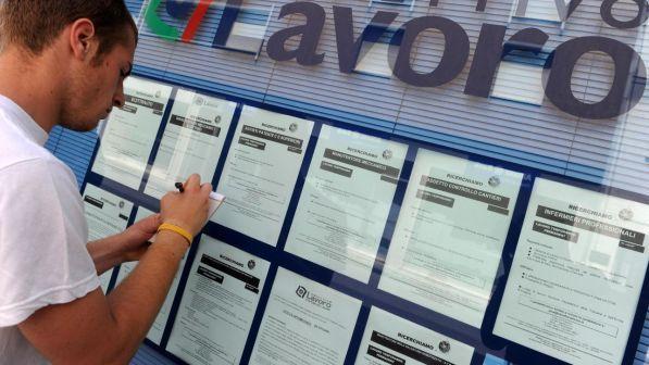 Istat: la disoccupazione sale al 10,9% ed è record per i contratti a termine