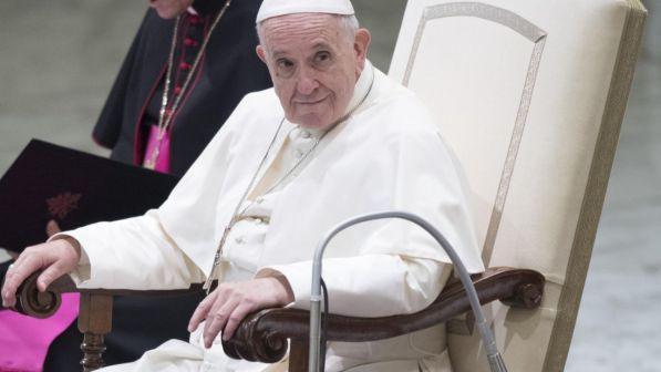 Pedofilia nella Chiesa, Papa prega in silenzio per vittime di abusi