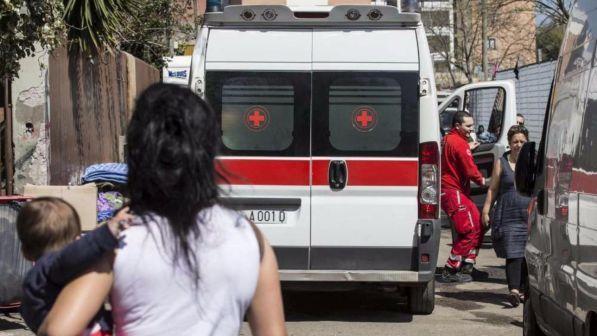 Genova, bimba sola in casa cade dalla finestra: è grave