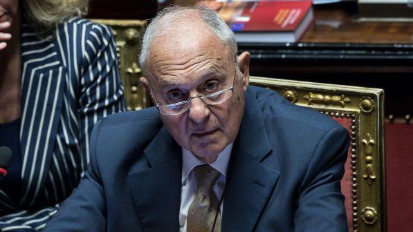 Buffagni a Tgcom24: "Savona dovrà avvisare governo se indagato"