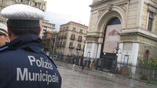 Palermo, vigile morì tragicamente lasciando indebitati i 7 figli: i colleghi pagano il mutuo