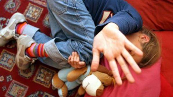 Taranto, domestico abusa di una bambina di 10 anni: arrestato