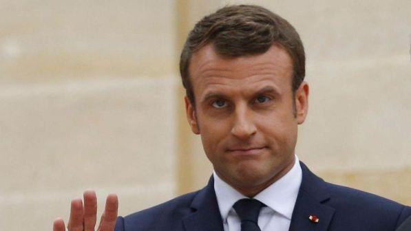Crolla la popolarità del presidente francese Macron: -10% in un mese