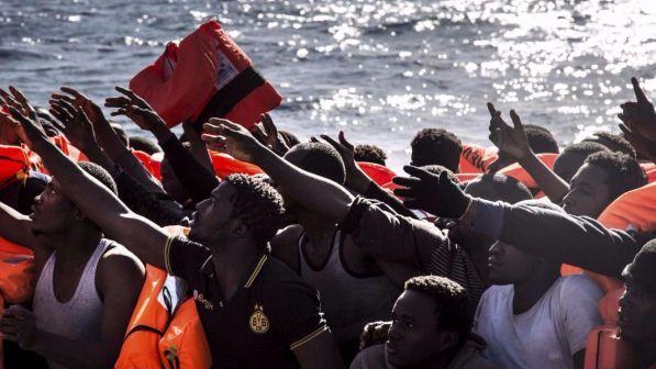 Migranti, Gentiloni ringrazia Juncker per gli impegni presi