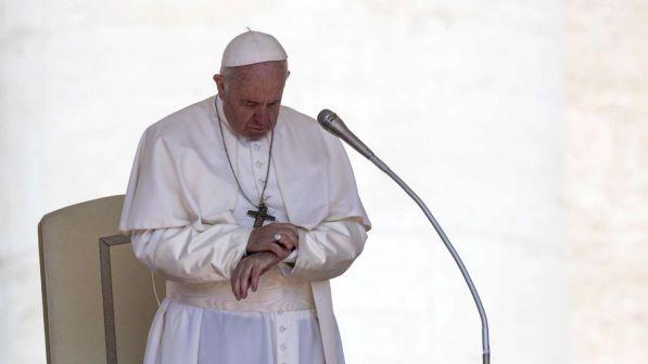 Papa: "Nell'era dei computer siamo più social ma meno sociali"