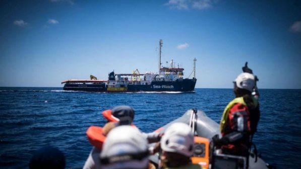 Migranti, Sea Watch: "Restiamo in attesa di un porto sicuro"