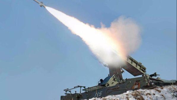 Corea del Nord, lanciato missile intercontinentale nel mar del Giappone