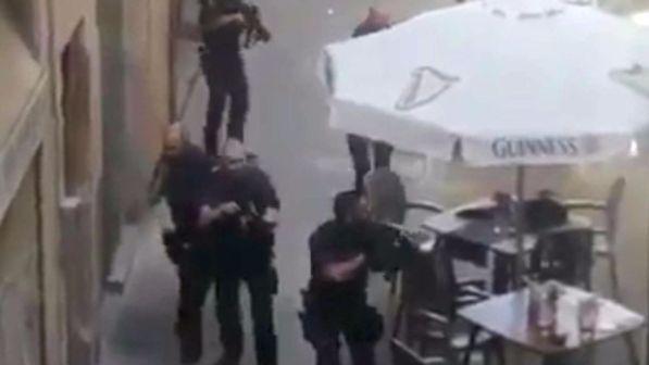 Furgone sulla folla a Barcellona, l'Isis rivendica l'attentato