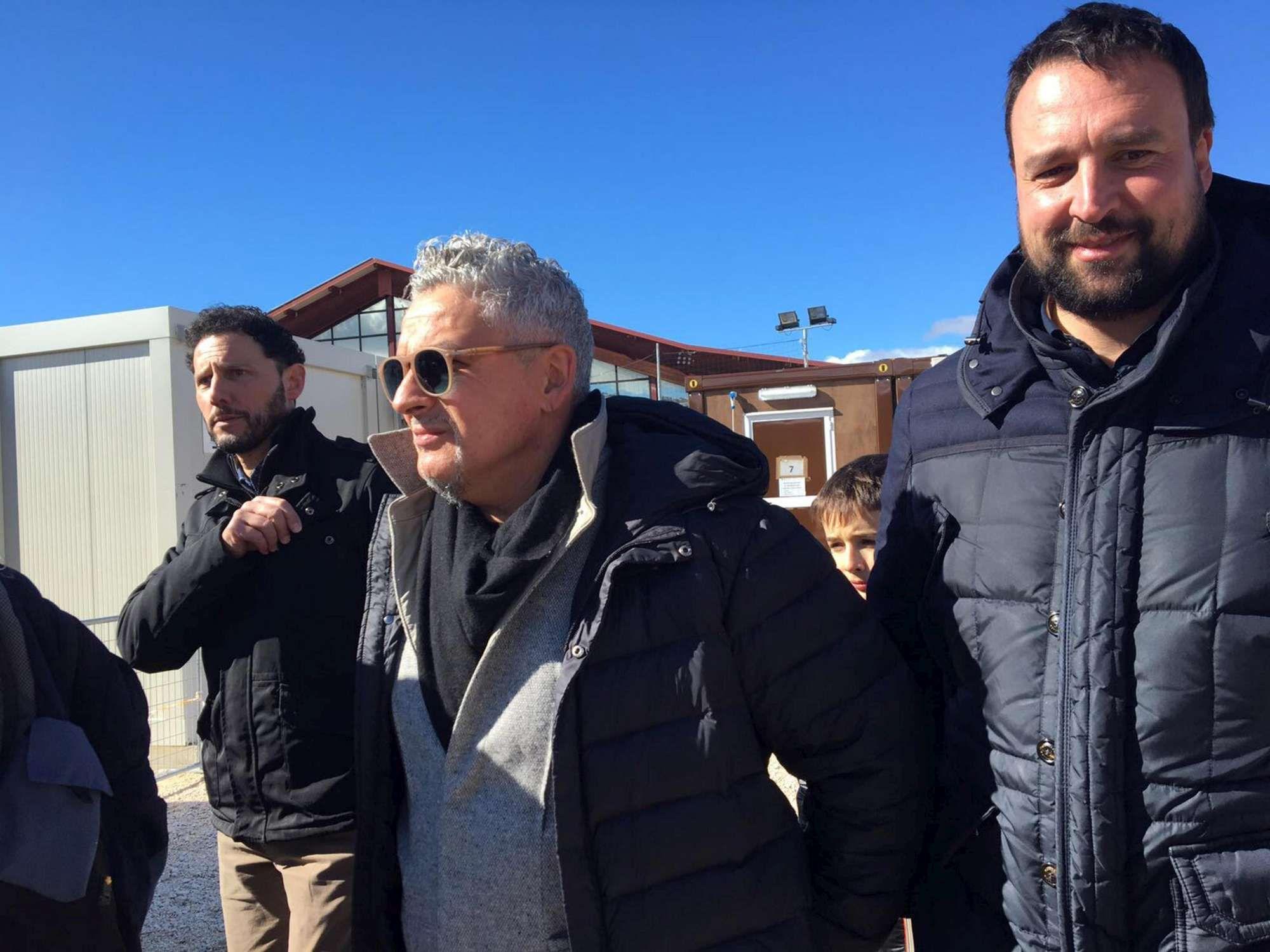 "Al funerale di Roberto Baggio andrei con lo champagne", l'animalista denunciato torna all'attacco