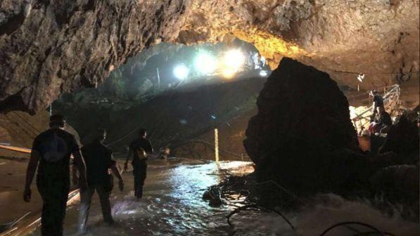 Thailandia, finito l'incubo della grotta: salvi i 12 ragazzi e il loro allenatore