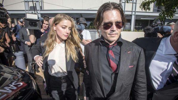 Johnny Depp accusa Amber Heard di averlo preso a pugni in faccia