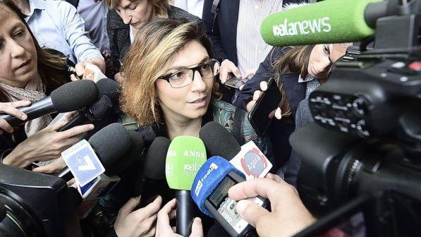 Reddito di cittadinanza, la sottosegretaria Castelli farfuglia e non sa spiegare chi stamperà le tessere