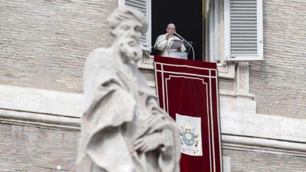 Il Papa: "Preghiamo per la pace in Siria, martoriata dalla guerra"