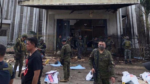 Filippine, attentato in chiesa: lo Stato islamico rivendica