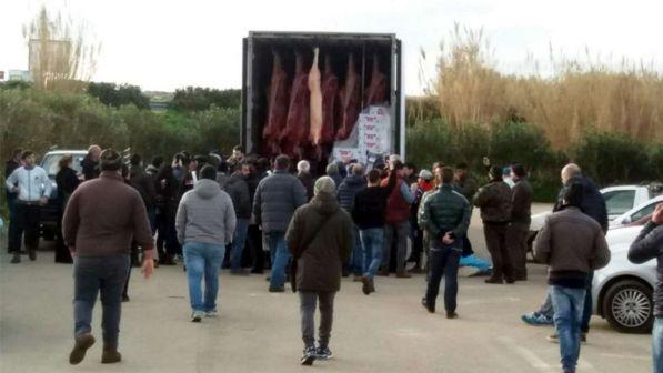 Protesta Latte, pastori: senza soluzione blocchiamo seggi Sardegna
