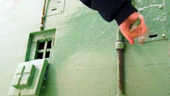 Lucca, sorprendono "topo" d'albergo e lo inseguono: arrestato