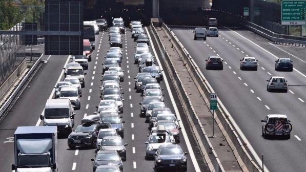 Bel tempo a Pasquetta, gita fuori porta con code sulle autostrade