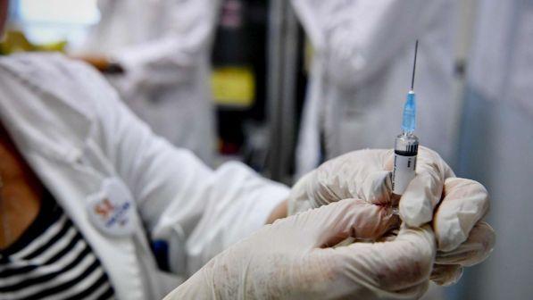 Milleproroghe, slitta di un anno obbligo vaccini per scuola e nido | Giallo in Aula sul "vaffa" della Taverna