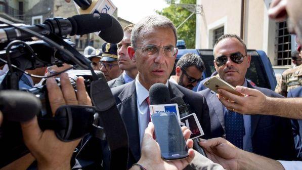 Rifiuti in mare, il ministro Costa in vacanza fa multare turisti diportisti
