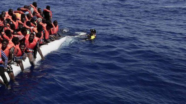 Risultati immagini per mare jonio nave