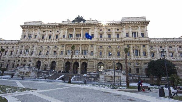 Nato da due madri in Spagna, la Cassazione autorizza il riconoscimento: ok alla trascrizione dell'atto di nascita