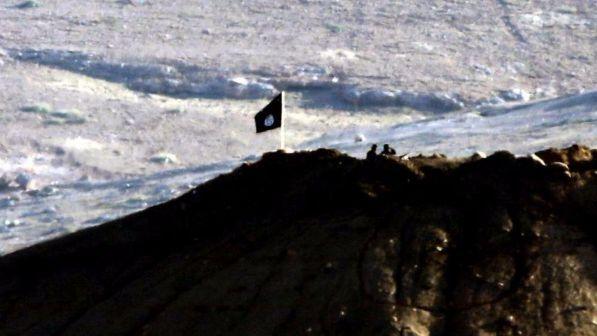 Libano, l'esercito sottrae all'Isis alture al confine con la Siria