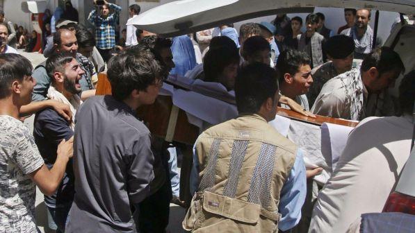 Afghanistan, scontro esercito-talebani: 16 civili morti