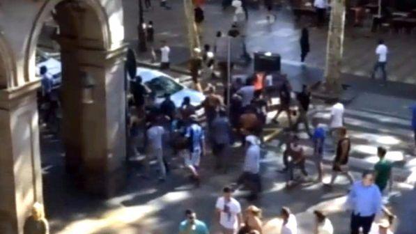Barcellona, governo catalano: "Neutralizzata la cellula terrorista"