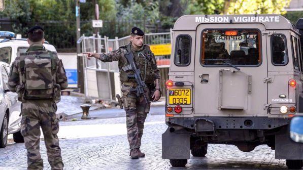 Francia, ferisce due donne urlando "Allah akbar": preso