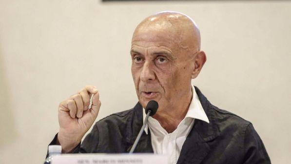 Minniti: "Calano omicidi ma aumenta la percentuale di femminicidi"