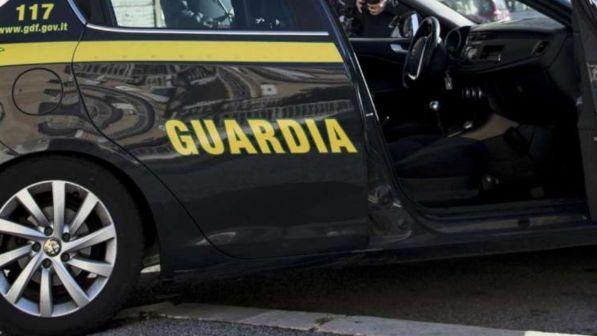 Milano, truffe finanziarie a centinaia di risparmiatori: tre arresti