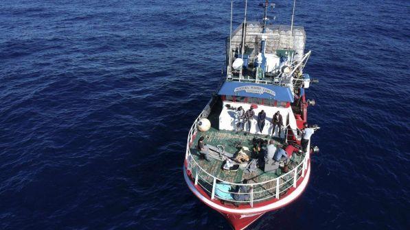 Migranti, con il crollo degli sbarchi calano le domande di asilo