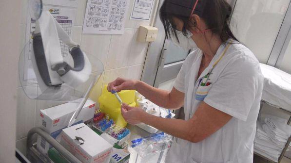 Firenze, 25enne ricoverata in ospedale per una meningite: è grave