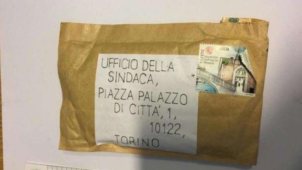 Anarchici, pacco esplosivo al sindaco di Torino Appendino: mittente è "Scuola Diaz"