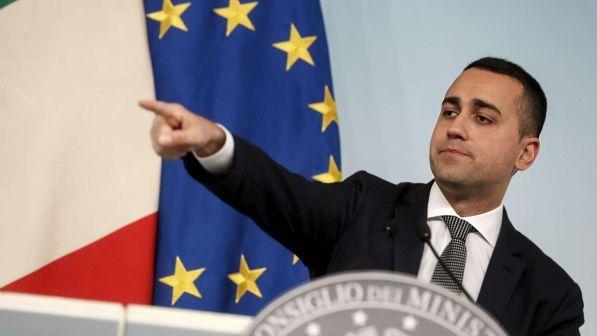 Di Maio:"Abbassare l'Iva a chi utilizza bancomat o carta di credito"