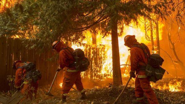 Incendi California, aumenta bilancio vittime: 11 morti e 35 dispersi