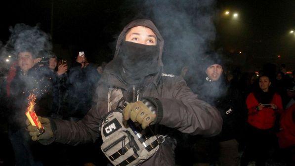 Assaltata ambasciata russa a Kiev, governo chiede legge marziale