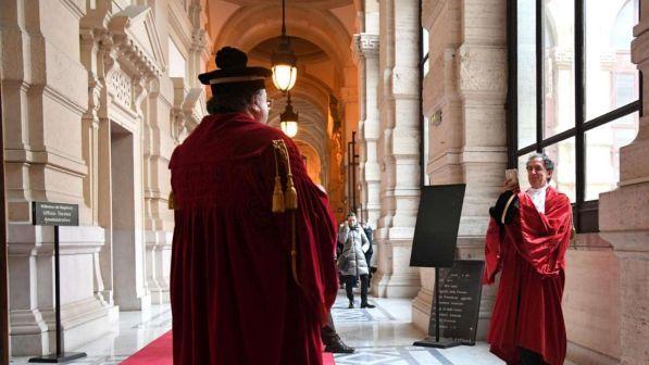 Anno giudiziario, il Pg di Roma: è una città tra le più sicure al mondo | A Milano crescono i roghi dolosi di depositi di rifiuti