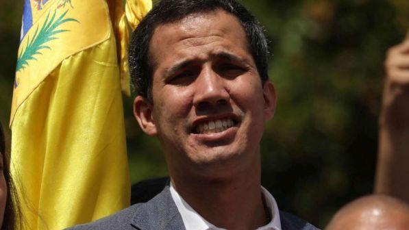 Venezuela, Guaidò: incontri segreti per convincere militari