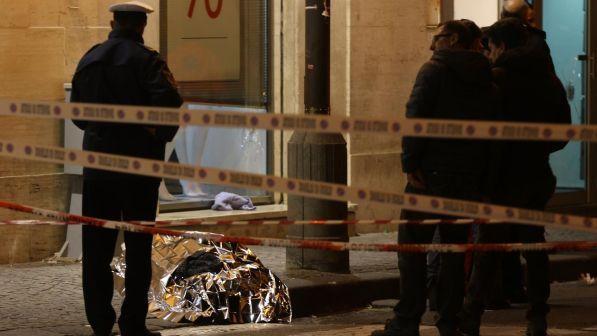 Napoli, rapinatore ucciso da gioielliere: si valuta la legittima difesa